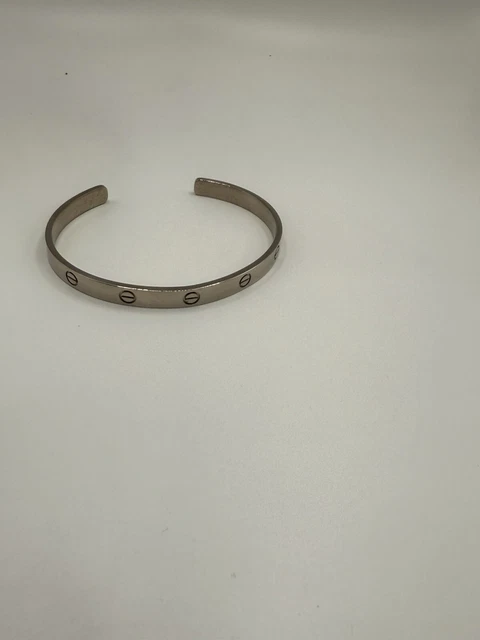 18k-White-Gold-Cartier-Cuff-Love-Bracelet-1.webp Bracelet manchette Love Cartier en or blanc 18 carats