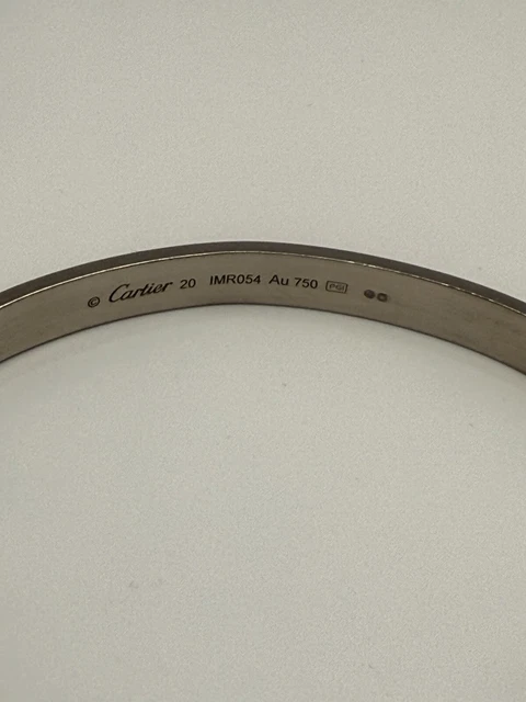 18k-White-Gold-Cartier-Cuff-Love-Bracelet-2.webp Bracelet manchette Love Cartier en or blanc 18 carats