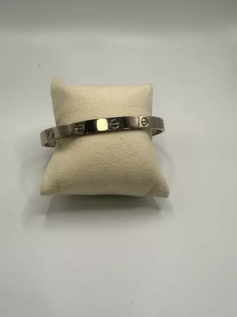 18k-White-Gold-Cartier-Cuff-Love-Bracelet.webp Bracelet manchette Love Cartier en or blanc 18 carats