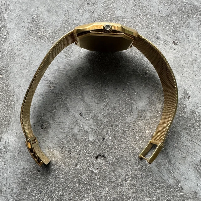 1986-Omega-Constellation-18k-Solid-Yellow-Gold-3.webp Montre Omega Constellation 1986 en or jaune massif 18 carats BA 391.8605 - 83,25 grammes + papiers