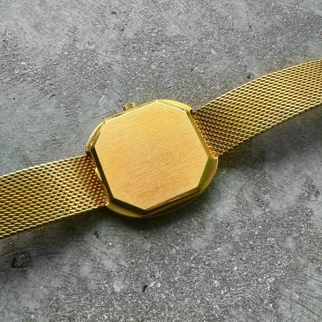 1986-Omega-Constellation-18k-Solid-Yellow-Gold-4.webp Montre Omega Constellation 1986 en or jaune massif 18 carats BA 391.8605 - 83,25 grammes + papiers