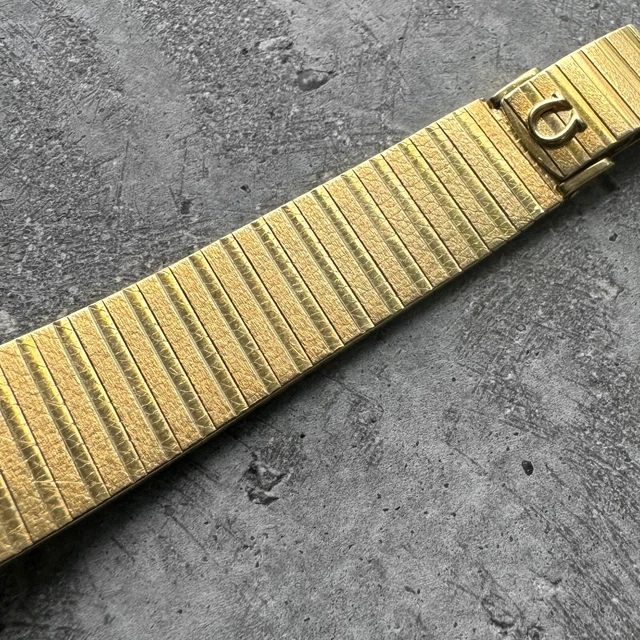 1986-Omega-Constellation-18k-Solid-Yellow-Gold-6.webp Montre Omega Constellation 1986 en or jaune massif 18 carats BA 391.8605 - 83,25 grammes + papiers