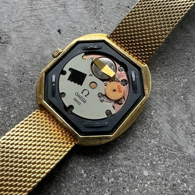 1986-Omega-Constellation-18k-Solid-Yellow-Gold-7.webp Montre Omega Constellation 1986 en or jaune massif 18 carats BA 391.8605 - 83,25 grammes + papiers