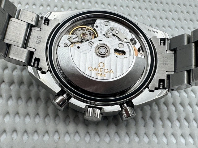 2007-Omega-Speedmaster-40mm-Chronograph-Automatic-1164-Original-11.webp Omega Speedmaster 40 mm Chronographe Automatique 2007 1164 Cadran d'origine Réf. 3211.30