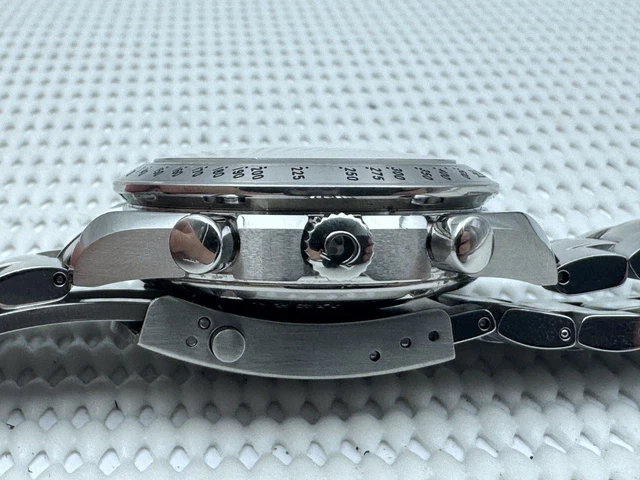 2007-Omega-Speedmaster-40mm-Chronograph-Automatic-1164-Original-13.webp Omega Speedmaster 40 mm Chronographe Automatique 2007 1164 Cadran d'origine Réf. 3211.30