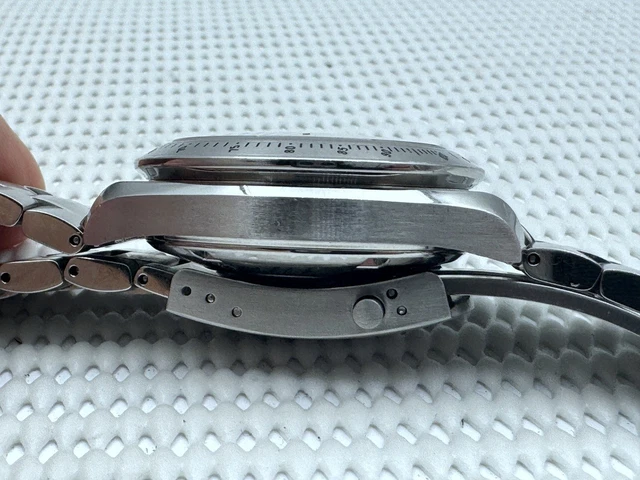 2007-Omega-Speedmaster-40mm-Chronograph-Automatic-1164-Original-18.webp Omega Speedmaster 40 mm Chronographe Automatique 2007 1164 Cadran d'origine Réf. 3211.30