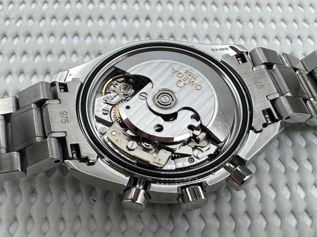 2007-Omega-Speedmaster-40mm-Chronograph-Automatic-1164-Original-6.webp Omega Speedmaster 40 mm Chronographe Automatique 2007 1164 Cadran d'origine Réf. 3211.30