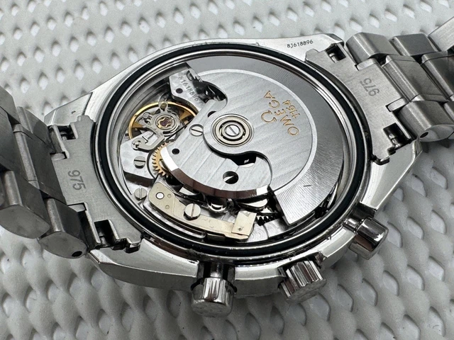2007-Omega-Speedmaster-40mm-Chronograph-Automatic-1164-Original-7.webp Omega Speedmaster 40 mm Chronographe Automatique 2007 1164 Cadran d'origine Réf. 3211.30