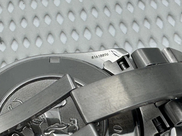 2007-Omega-Speedmaster-40mm-Chronograph-Automatic-1164-Original-8.webp Omega Speedmaster 40 mm Chronographe Automatique 2007 1164 Cadran d'origine Réf. 3211.30