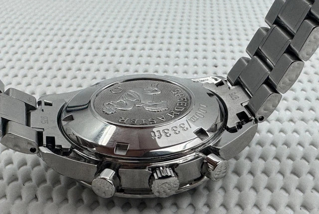 2007-Omega-Speedmaster-40mm-Chronograph-Automatic-1164-Original-9.webp Omega Speedmaster 40 mm Chronographe Automatique 2007 1164 Cadran d'origine Réf. 3211.30