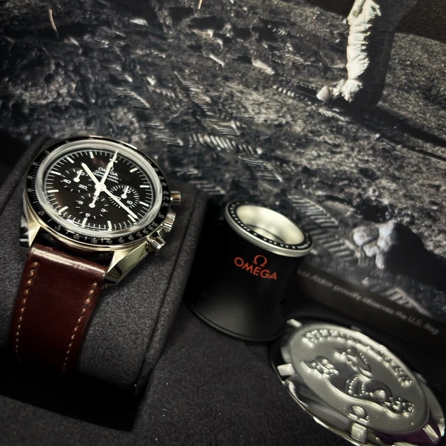 2020-OMEGA-Speedmaster-Moonwatch-Professional-31130423001006-Full-Set-10.webp Coffret complet OMEGA Speedmaster Moonwatch Professional 311.30.42.30.01.006 2020