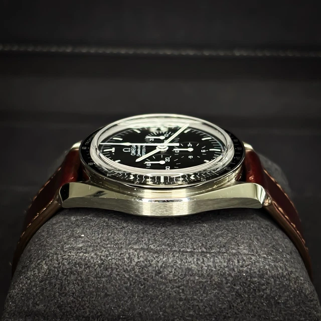 2020-OMEGA-Speedmaster-Moonwatch-Professional-31130423001006-Full-Set-12.webp Coffret complet OMEGA Speedmaster Moonwatch Professional 311.30.42.30.01.006 2020