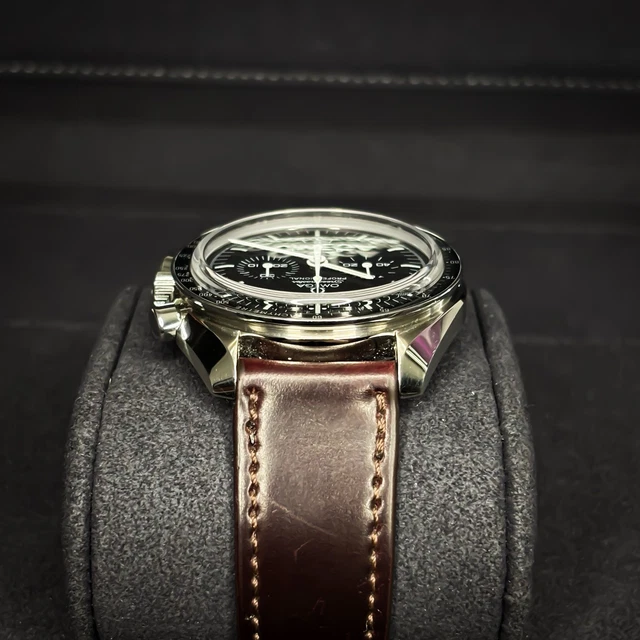 2020-OMEGA-Speedmaster-Moonwatch-Professional-31130423001006-Full-Set-13.webp Coffret complet OMEGA Speedmaster Moonwatch Professional 311.30.42.30.01.006 2020