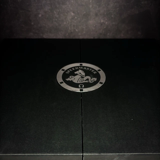 2020-OMEGA-Speedmaster-Moonwatch-Professional-31130423001006-Full-Set-18.webp Coffret complet OMEGA Speedmaster Moonwatch Professional 311.30.42.30.01.006 2020