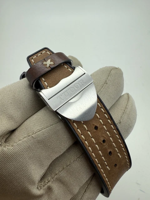 2020-Tudor-Black-Bay-P01-Stainless-Steel-Automatic (10) Montre Tudor Black Bay P01 automatique en acier inoxydable 42 mm avec bracelet en cuir (réf. 70150 B+P), année 2020