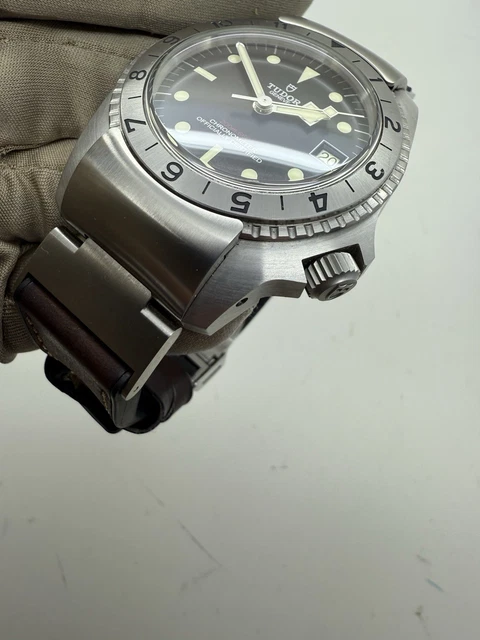 2020-Tudor-Black-Bay-P01-Stainless-Steel-Automatic (5) Montre Tudor Black Bay P01 automatique en acier inoxydable 42 mm avec bracelet en cuir (réf. 70150 B+P), année 2020