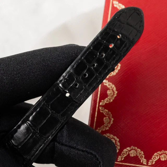 2022-Cartier-Tank-Must-Large-WSTA0072-Quartz-Black-10.webp Montre Cartier Tank Must Large WSTA0072 à quartz, cadran noir, bracelet cuir 22 mm, ensemble complet