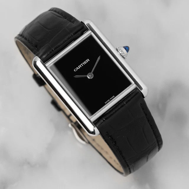 2022-Cartier-Tank-Must-Large-WSTA0072-Quartz-Black-2.webp Montre Cartier Tank Must Large WSTA0072 à quartz, cadran noir, bracelet cuir 22 mm, ensemble complet
