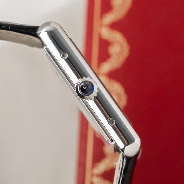 2022-Cartier-Tank-Must-Large-WSTA0072-Quartz-Black-5.webp Montre Cartier Tank Must Large WSTA0072 à quartz, cadran noir, bracelet cuir 22 mm, ensemble complet