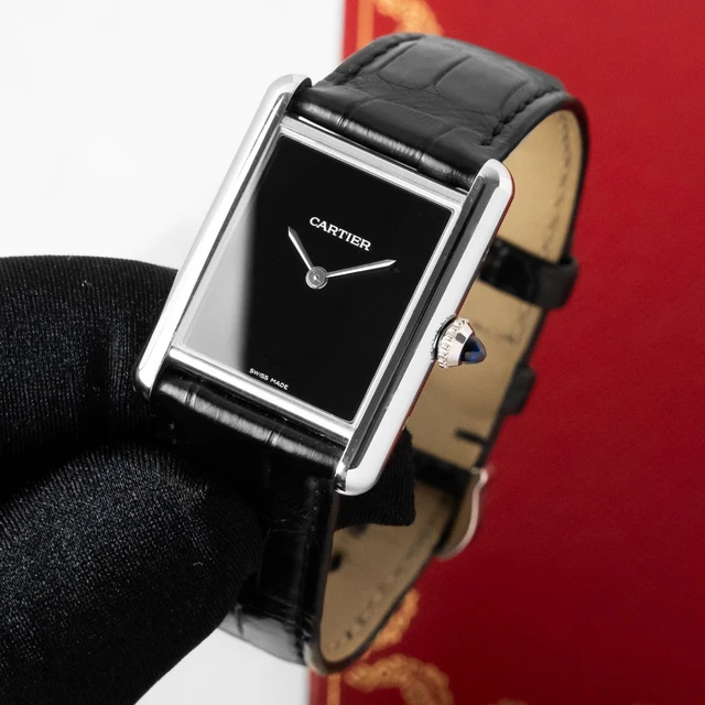 2022-Cartier-Tank-Must-Large-WSTA0072-Quartz-Black.webp Montre Cartier Tank Must Large WSTA0072 à quartz, cadran noir, bracelet cuir 22 mm, ensemble complet