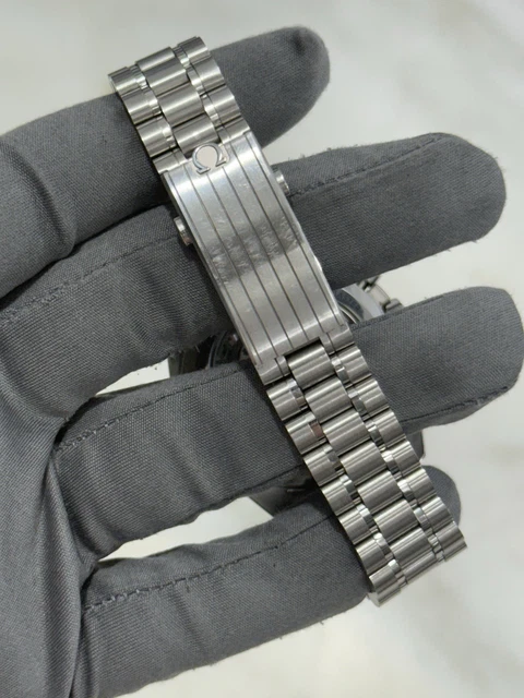 Omega Speedmaster Moonwatch 42 mm, cadran noir, saphir, 2023, référence 310.30.42.50.01.002