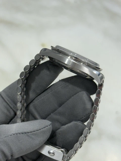 Omega Speedmaster Moonwatch 42 mm, cadran noir, saphir, 2023, référence 310.30.42.50.01.002