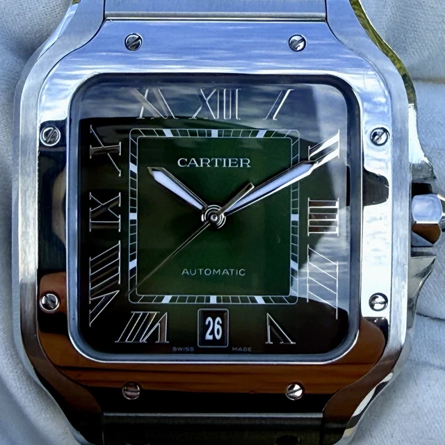 2024-Cartier-Santos-Large-Green-Dial-WSSA0062-Very-1.webp Montre Cartier Santos Grand Cadran Vert WSSA0062, 2024, Très bon état - Boîte et Papiers