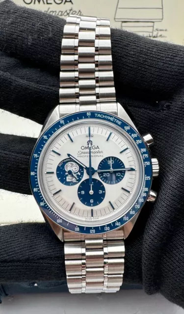 OMEGA Speedmaster 2025 « Silver Snoopy Award » 50e montre 310.32.42.50.02.001