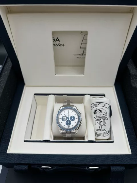 OMEGA Speedmaster 2025 « Silver Snoopy Award » 50e montre 310.32.42.50.02.001