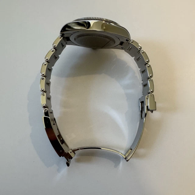 2025-Tudor-Black-Bay-58-GMT-Watch-39mm-25.webp Montre Tudor Black Bay 58 GMT 39 mm, modèle 2025, modèle Coca-Cola noir rouge, 7939G1A0NRU, coffret et carte