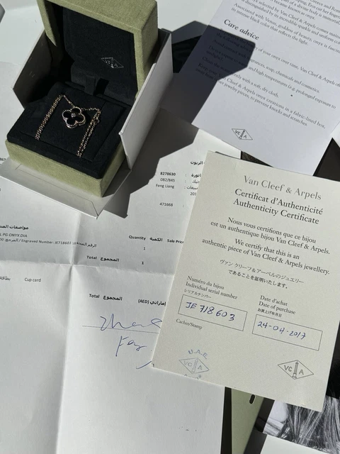 AUTHENTIQUE Pendentif Holiday Van Cleef Arpels 2016 Onyx Diamants Or Rose 18 carats