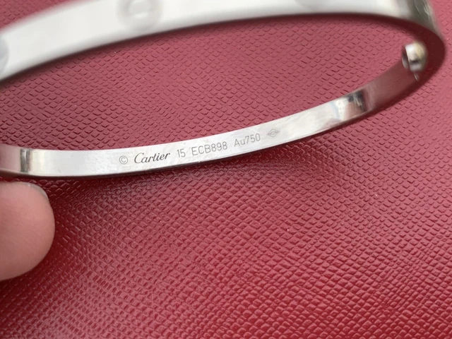Cartier-18K-White-Gold-Small-Love-Bracelet-Size-61.webp Bracelet Cartier Love en or blanc 18 carats (taille 15)