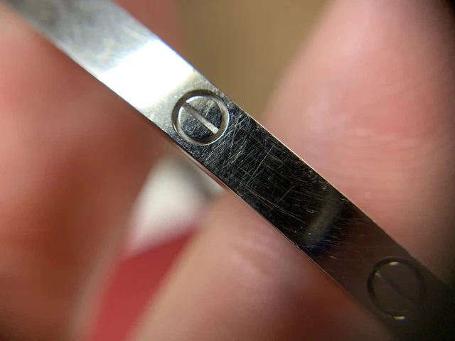 Cartier-18K-White-Gold-Small-Love-Bracelet-Size-62-Copie.webp Bracelet Cartier Love en or blanc 18 carats (taille 15)