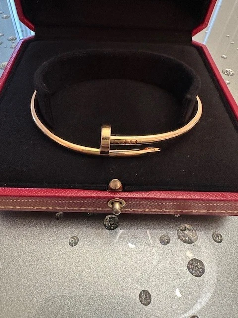 Cartier-Juste-un-Clou-bracelet-classic-model-18K-1.webp Bracelet Cartier Juste un Clou, modèle classique en or 18 carats, taille 20 ; avec certificat