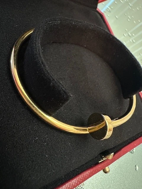 Cartier-Juste-un-Clou-bracelet-classic-model-18K-5.webp Bracelet Cartier Juste un Clou, modèle classique en or 18 carats, taille 20 ; avec certificat