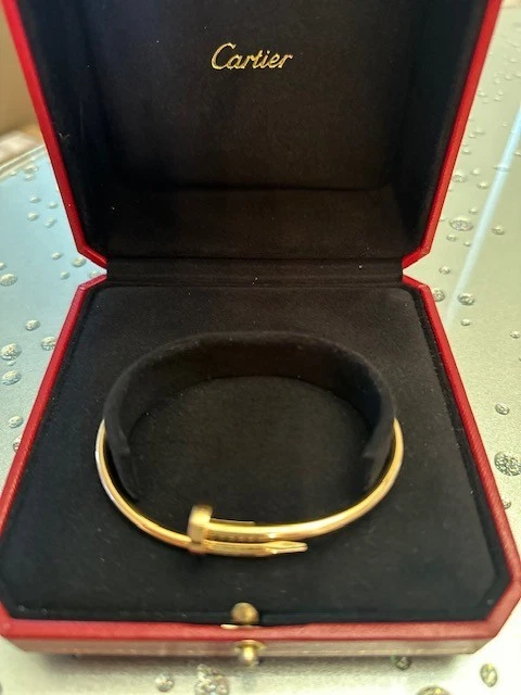 Cartier-Juste-un-Clou-bracelet-classic-model-18K-6.webp Bracelet Cartier Juste un Clou, modèle classique en or 18 carats, taille 20 ; avec certificat