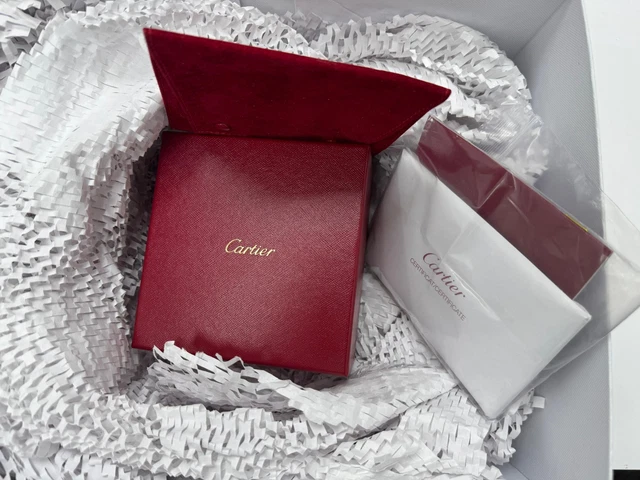 Cartier-Love-Bangle-Bracelet-18k-Yellow-Gold-14.webp Bracelet jonc Love de Cartier | Or jaune 18 carats | Certificat et écrin | Taille 19