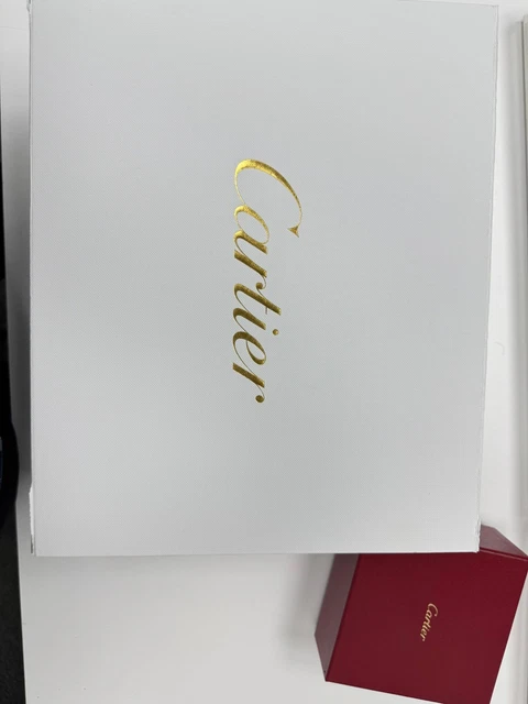 Cartier-Love-Bangle-Bracelet-18k-Yellow-Gold-16.webp Bracelet jonc Love de Cartier | Or jaune 18 carats | Certificat et écrin | Taille 19