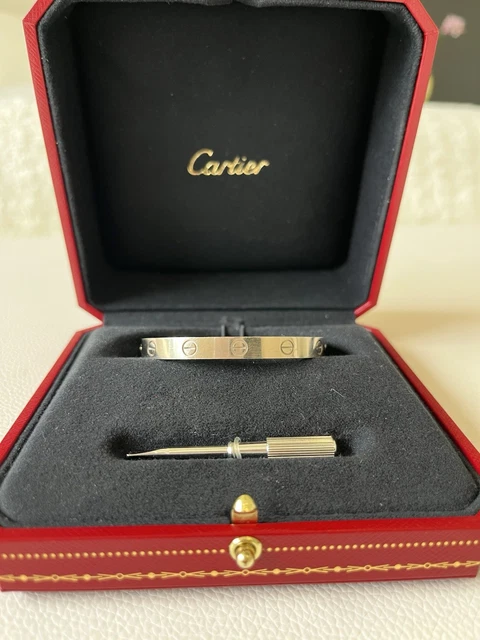 Cartier-Love-Bracelet-18K-White-Gold.webp Bracelet Love Cartier - Or blanc 18 carats - Taille 16 - Coffret et tournevis