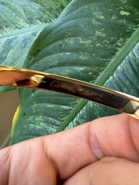 Cartier-Love-Bracelet-18K-Yellow-Gold-Size-16-3.webp Bracelet Love Cartier en or jaune 18 carats, taille 16, avec boîte et certificat - B4034