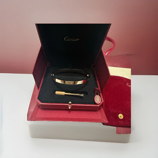 Cartier-Love-Bracelet-Classic-Model-18K-11.webp Bracelet Love Cartier - Modèle Classique - Or rose 18 carats - 21 cm - Coffret et certificat 2022