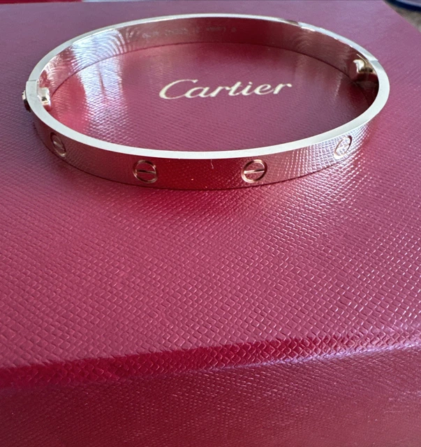 Cartier-Love-Bracelet-Classic-Model-18K-14.webp Bracelet Love Cartier - Modèle Classique - Or rose 18 carats - 21 cm - Coffret et certificat 2022