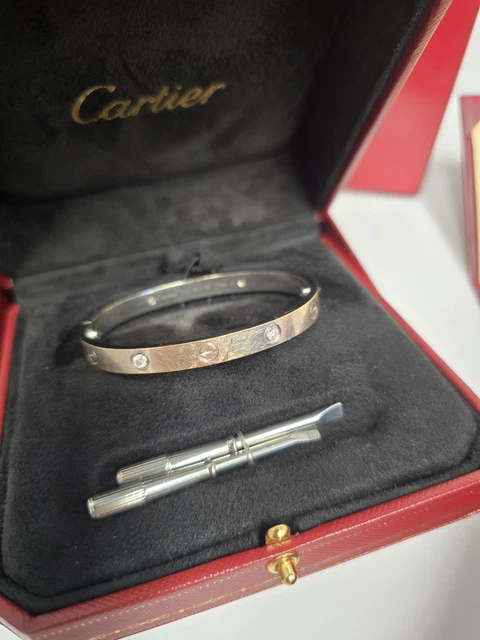 Bracelet Cartier Love Modèle Classique 4 Diamants Or Blanc Taille 17