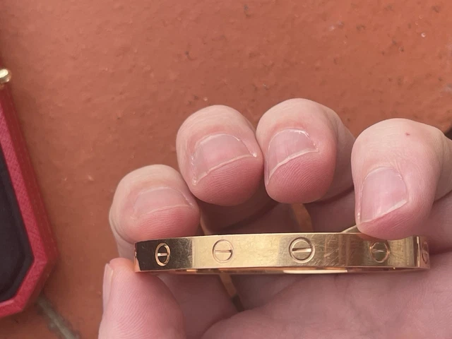 Cartier-Love-Bracelet-Original-Rose-Gold-Size-17-23.webp Bracelet Cartier Love Original en or rose, taille 17, boîte et papiers, 2025