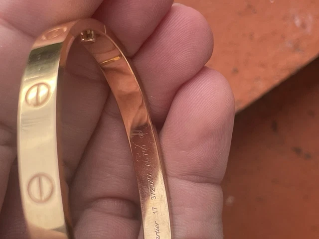 Cartier-Love-Bracelet-Original-Rose-Gold-Size-17-24.webp Bracelet Cartier Love Original en or rose, taille 17, boîte et papiers, 2025