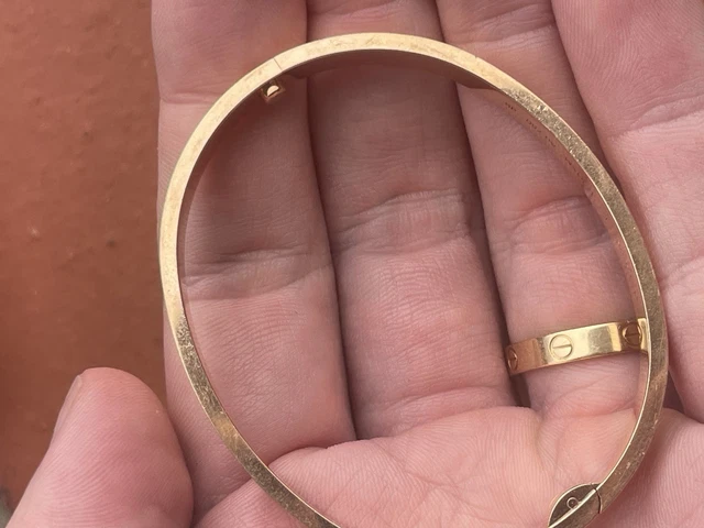 Cartier-Love-Bracelet-Original-Rose-Gold-Size-17-28.webp Bracelet Cartier Love Original en or rose, taille 17, boîte et papiers, 2025