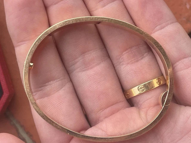 Cartier-Love-Bracelet-Original-Rose-Gold-Size-17-29.webp Bracelet Cartier Love Original en or rose, taille 17, boîte et papiers, 2025