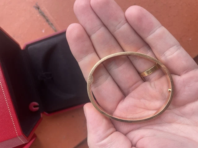 Cartier-Love-Bracelet-Original-Rose-Gold-Size-17-30.webp Bracelet Cartier Love Original en or rose, taille 17, boîte et papiers, 2025