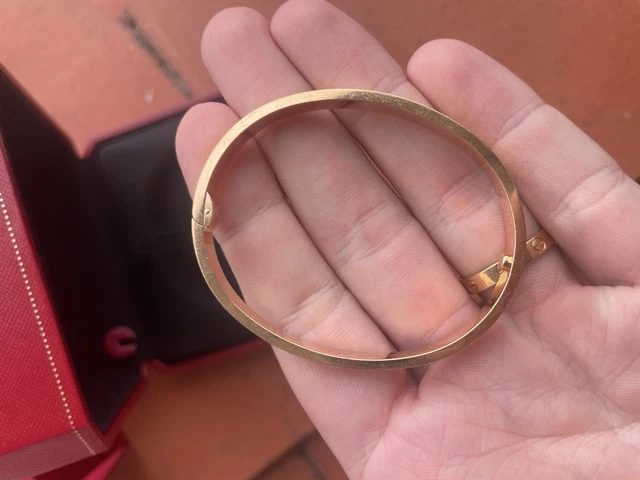 Cartier-Love-Bracelet-Original-Rose-Gold-Size-17-31.webp Bracelet Cartier Love Original en or rose, taille 17, boîte et papiers, 2025