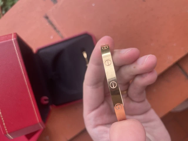 Cartier-Love-Bracelet-Original-Rose-Gold-Size-17-36.webp Bracelet Cartier Love Original en or rose, taille 17, boîte et papiers, 2025